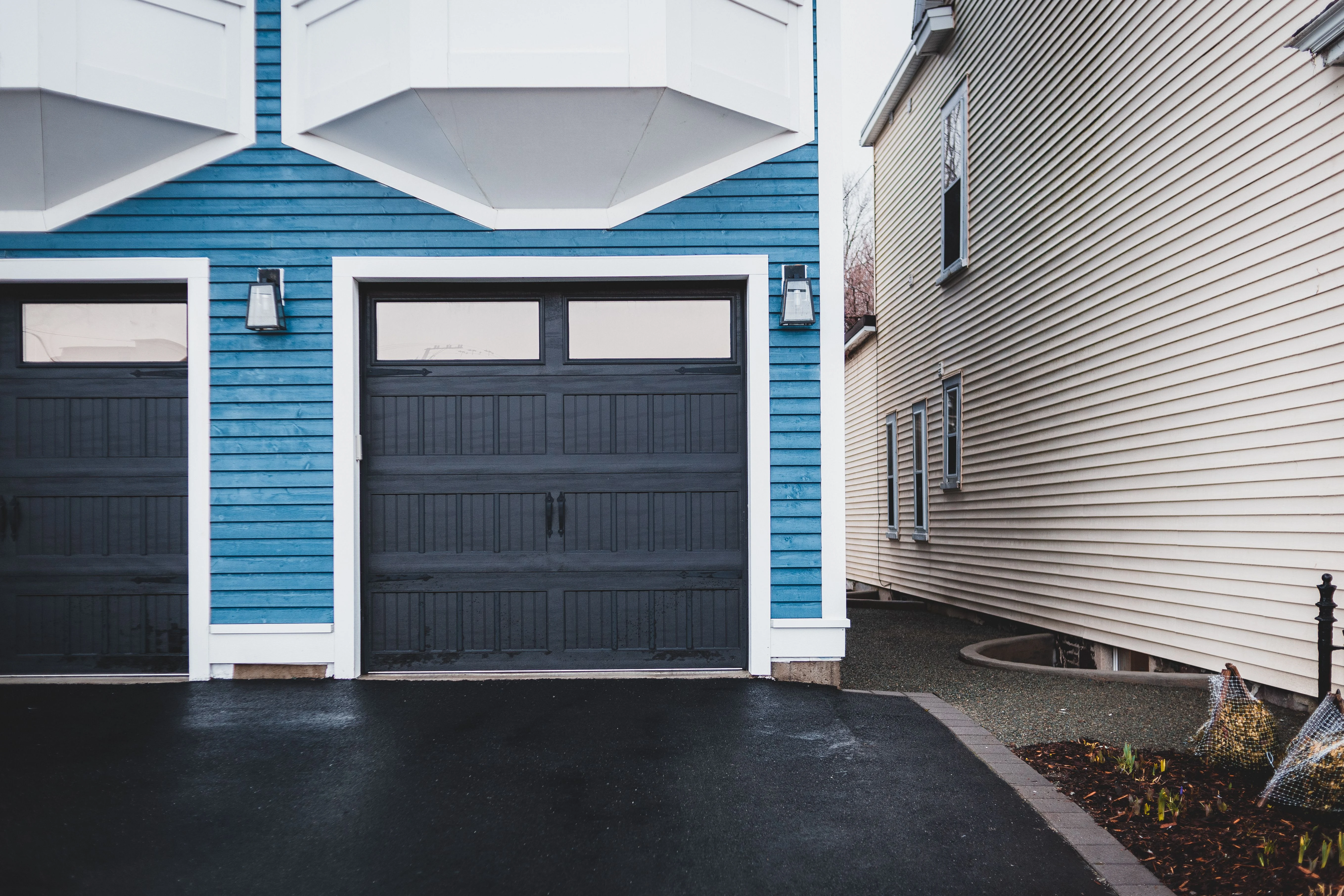 Residential garage door in Rush